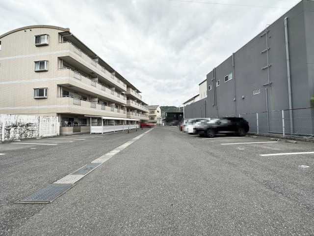 ラ・ティーダの駐車場