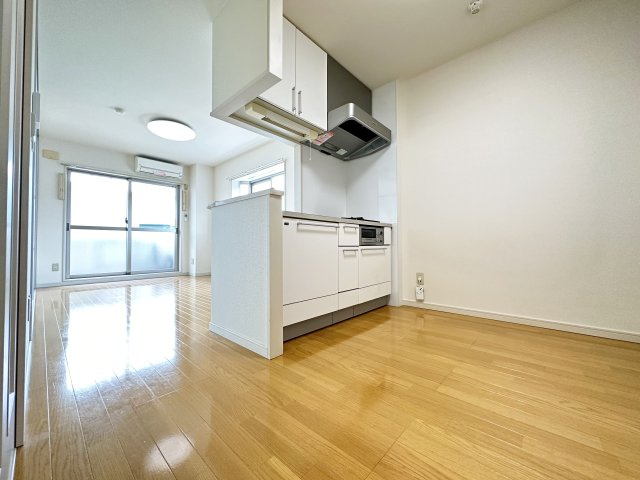 ラ・ティーダの居間・リビング