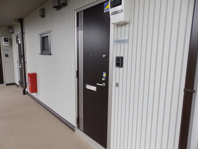 【玄関】 | グリッター・プルース | 玄関前