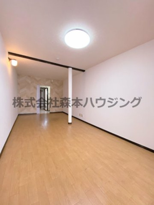 【居間・リビング】 | 　大東市西楠の里町5テラス | ゆったりとしたリビングです