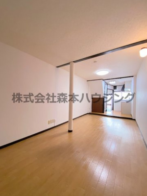 【居間・リビング】 | 　大東市西楠の里町5テラス | 使いやすいリビングです