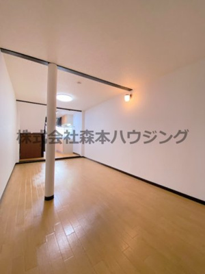 【居間・リビング】 | 　大東市西楠の里町5テラス | こちらのリビングで趣味の時間をお楽しみください