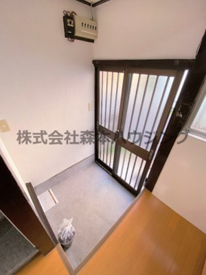 【玄関】 | 　大東市西楠の里町5テラス | 玄関です