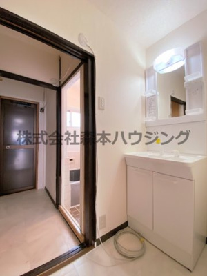 【洗面所】 | 　大東市西楠の里町5テラス | 脱衣スペースもあります