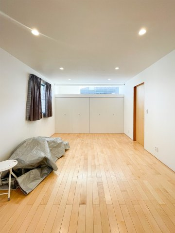 北野町戸建の洋室