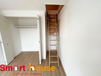 【収納】 | 相模原市中央区上溝乙五号 | クローゼットがあるだけでシャレの楽しみも増えますね♪
お洋服だけではなく普段使わない物などをしまえるので部屋も気持ちもスッキリ！