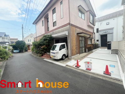 【前面道路含む現地写真】 | 相模原市中央区上溝乙五号 | オシャレな外観は、人の目を引くだけではなく自慢したくなりますね！植木を置いたりアレンジは、自由です。自分の好みに仕上げましょう♪