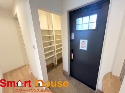 【玄関】 | 相模原市中央区上溝乙五号 | 大型のシューズボックスがあるだけで靴を収集している方も大家族でも安心！
置きっぱなしの靴を収納できるので玄関がスッキリ！