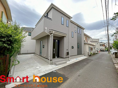 【外観】 | 相模原市南区御園　新築2棟 | 外壁が周囲の街並みと青空に生えるお洒落な仕上がり！周囲には高い建物のないエリア。青い空が大きく感じますね。