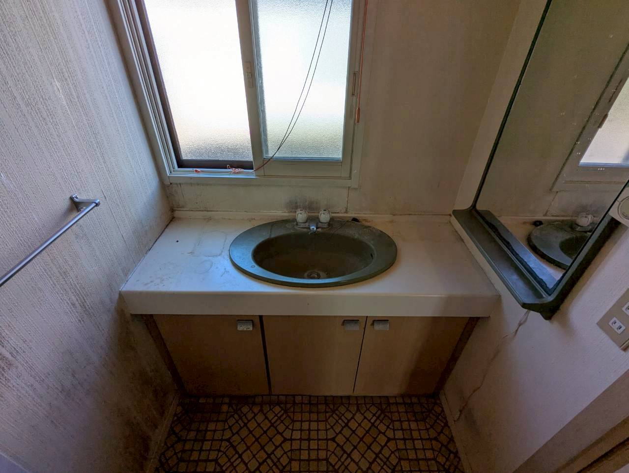 春採6丁目　中古戸建（駐車場敷地内無し）の独立洗面台