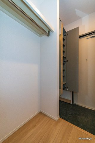 メゾン・ド・クーネルの玄関