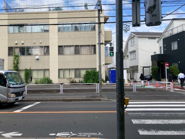 【周辺】 | フェイム三鷹フォレストコート | エントランスを出た所です。