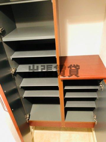 仲介手数料0！！ラドーニ清水の収納
