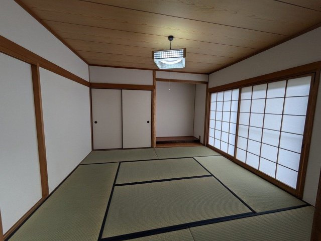 【和室】 | 小郡市三国が丘３丁目　戸建て | リビングダイニングとつながった快適な和室のお部屋。様々な用途にお使いいただけます