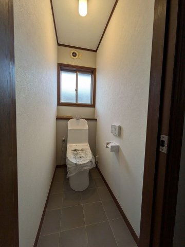 【トイレ】 | 小郡市三国が丘３丁目　戸建て | 各階にトイレがあるので大家族や来客時でも安心です