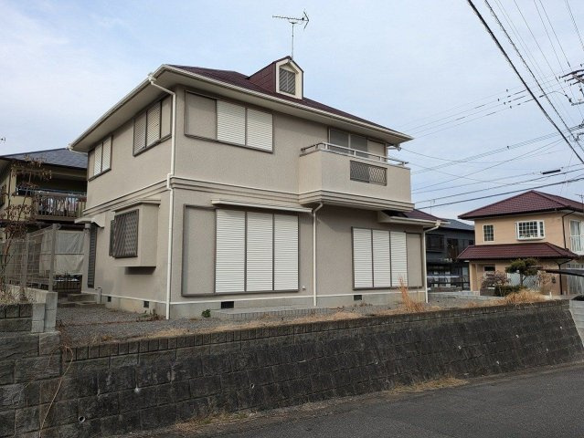 【外観】 | 小郡市三国が丘３丁目　戸建て | 外壁・屋根塗装も完了しています。お買い物至便な好立地で暮らしやすいエリアです