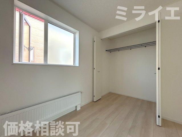 【新築戸建】札幌市南区澄川5条12丁目2棟の収納|標準奥行90㎝で収納力のあるクローゼットを配置しています。