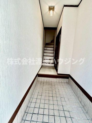 大阪市福島区大開３丁目のテラスの玄関