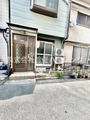 大阪市福島区大開３丁目のテラスのエントランス