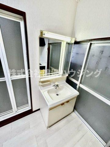 大阪市福島区大開３丁目のテラスの洗面所