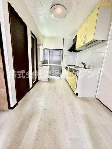 大阪市福島区大開３丁目のテラスの居間・リビング