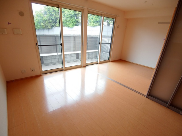 ヴィルヌーブＤの居間・リビング