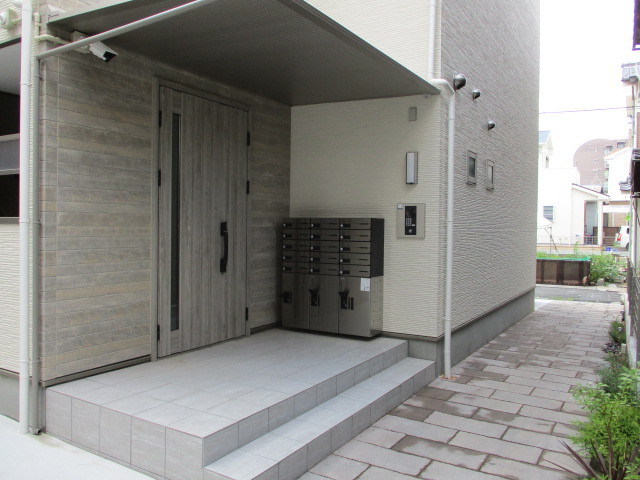 クレアール郡山1のエントランス