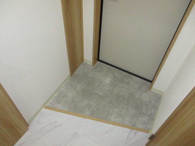 クレアール郡山1の玄関