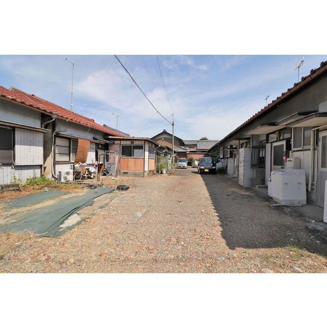 茜部菱野３丁目貸家の駐車場