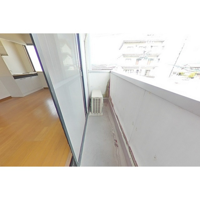 岐阜市今嶺３丁目のアパートのバルコニー