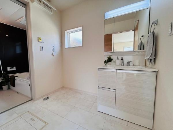 【独立洗面台】 | 写真は同社施工例です。