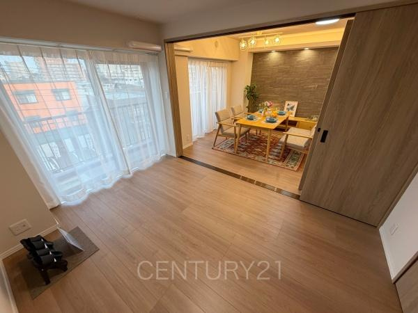 ダイアパレス前橋南町の洋室|１階洋室です、LDKと続き間で開放感があります。
引き戸で簡単に仕切れますので状況に合わせた使い方ができます。