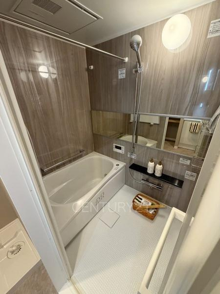 ダイアパレス前橋南町の浴室|浴室乾燥機付きで天候が悪い日でも手軽に衣類を乾燥させることができます。