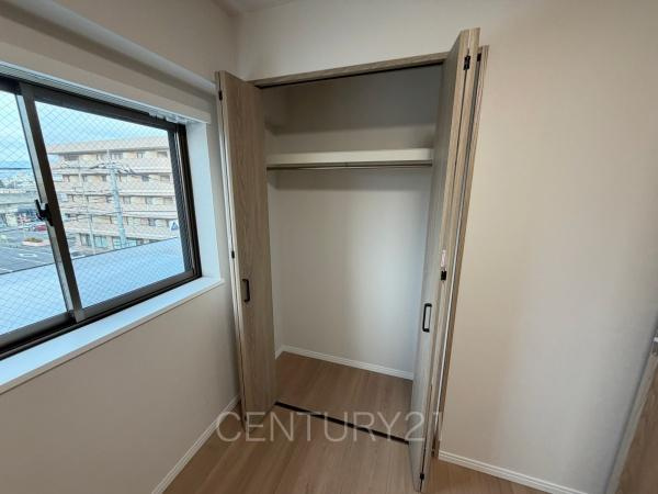 ダイアパレス前橋南町の収納|ハンガーパイプ付きクローゼットです。