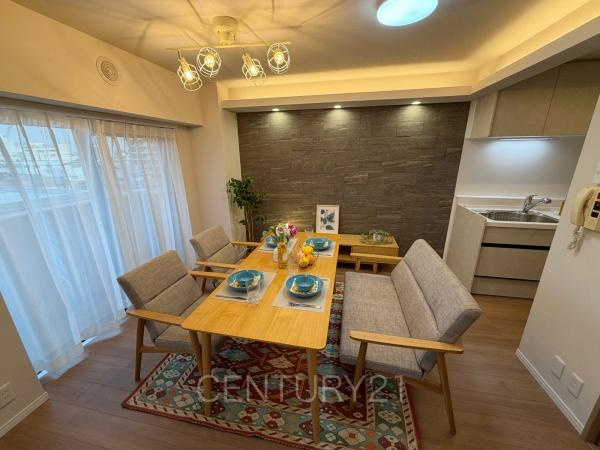 ダイアパレス前橋南町の居間・リビング|大きいソファーがおける広々リビング