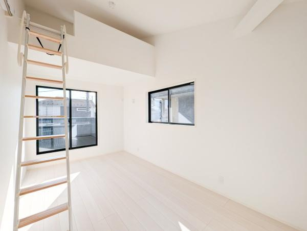 横浜市青葉区桂台２丁目の新築一戸建の収納|これだけ収納があると助かりますね！
お荷物の多いご家族も安心です！