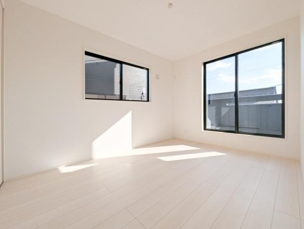 横浜市青葉区桂台２丁目の新築一戸建の収納|各室収納付きです
これだけ収納があると助かりますね！