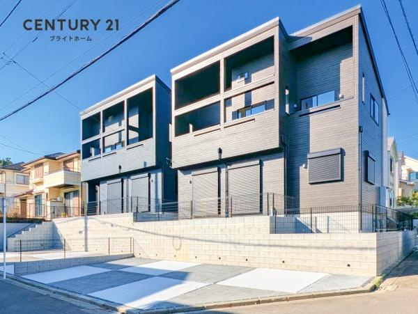 横浜市青葉区桂台２丁目の新築一戸建の玄関|収納豊富な玄関です。
この明るい玄関が気持ちよく家族を迎え入れます♪