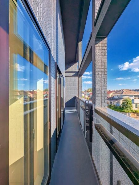 横浜市青葉区桂台２丁目の新築一戸建の独立洗面台|おしゃれな洗面台！
収納もしっかりあります！