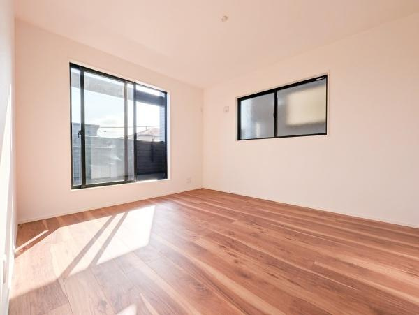 横浜市青葉区桂台２丁目の新築一戸建の洋室|小屋裏収納付きの洋室になります。
荷物が多い方にも安心です。