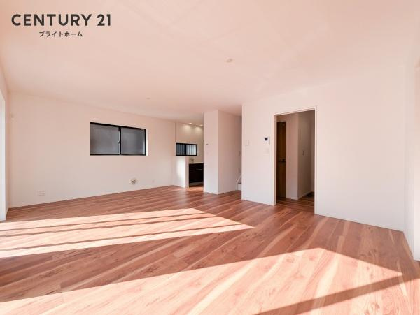 横浜市青葉区桂台２丁目の新築一戸建の居間・リビング|家族が自然と集まるリビングは
落ち着きのある空間です♪