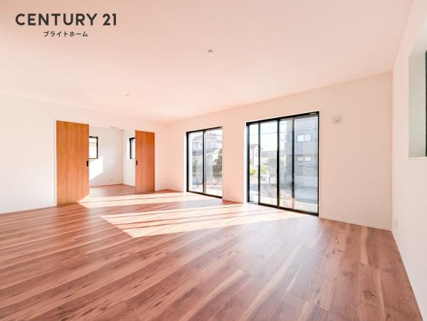 横浜市青葉区桂台２丁目の新築一戸建の居間・リビング|自慢したくなるリビング！
形も良く家具の配置にも困りません。