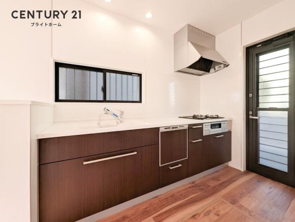 横浜市青葉区桂台２丁目の新築一戸建のキッチン|広々としたキッチンは、
落ち着いて料理が出来ます！