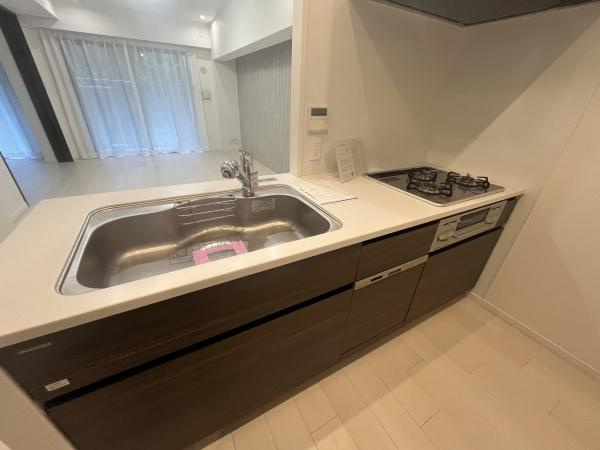 【キッチン】 | ラ・アトレレジデンス新百合ヶ丘 | 調理の効率があがる使いやすい３口コンロ
