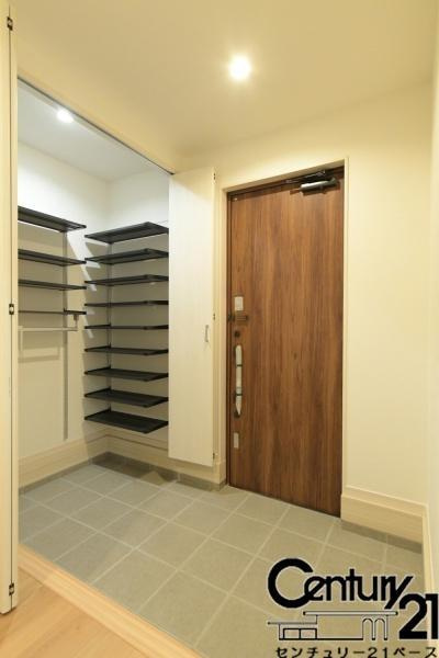 大和高田市東三倉堂町 １号地 ／新築一戸建の内観：施工例|■ＳＩＣ完備で玄関をスッキリ快適にお使いいただけます！■