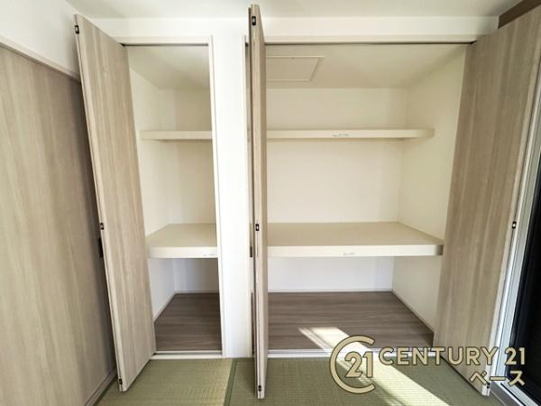 生駒市俵口町 ２号棟 ／新築一戸建の収納|■現地撮影写真■あると便利な和室収納を完備！