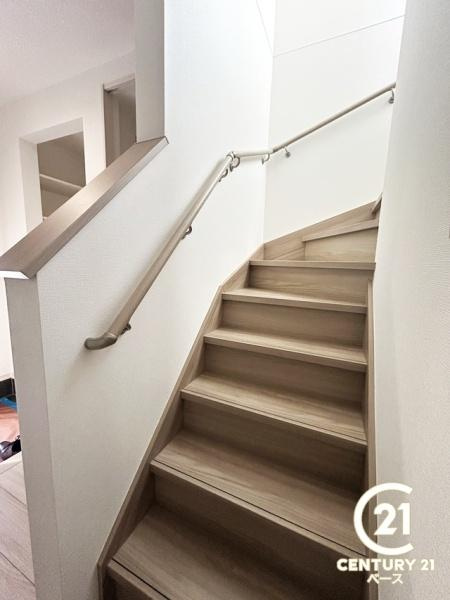 生駒市俵口町 ２号棟 ／新築一戸建の内装|こちらは階段になっております。
