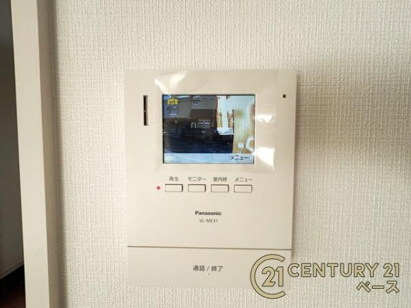 生駒市俵口町 ２号棟 ／新築一戸建の内装|ＴＶモニター付きインターホンで防犯対策もバッチリ！来客も一目でわかり安心です！