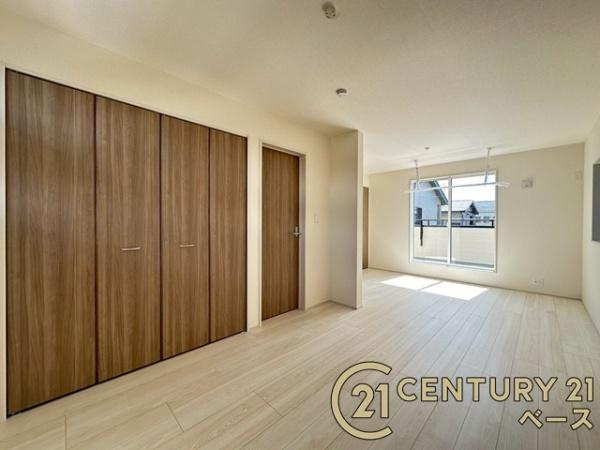 磯城郡田原本町八尾 ／新築一戸建の寝室|■現地撮影写真■開放感のある広々した主寝室！他に洋室が２部屋ございます！