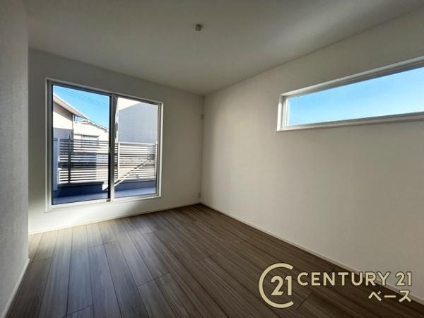 生駒市俵口町 １号棟 ／新築一戸建の洋室|バルコニーに面した洋室となっております！